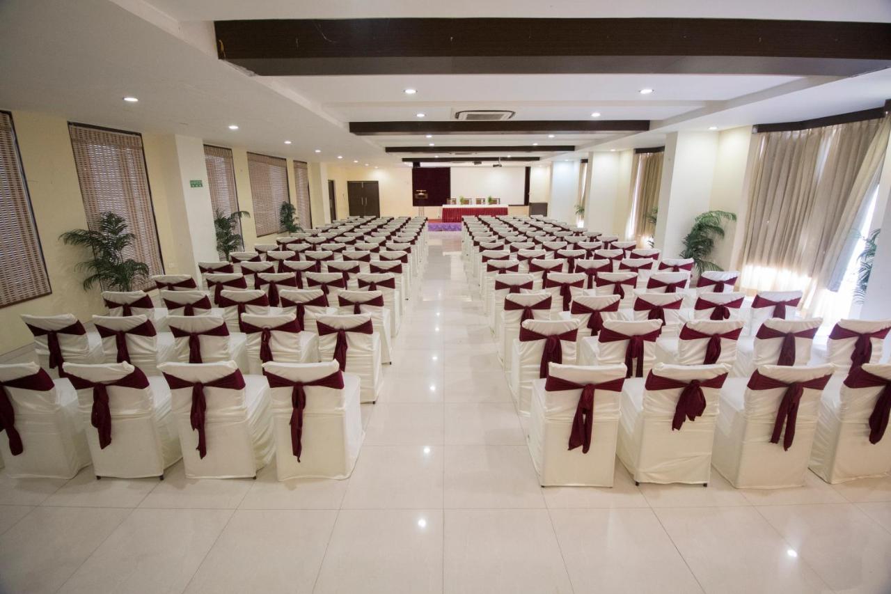 Grand Sarovar Portico, Latur Lātūr Exterior foto