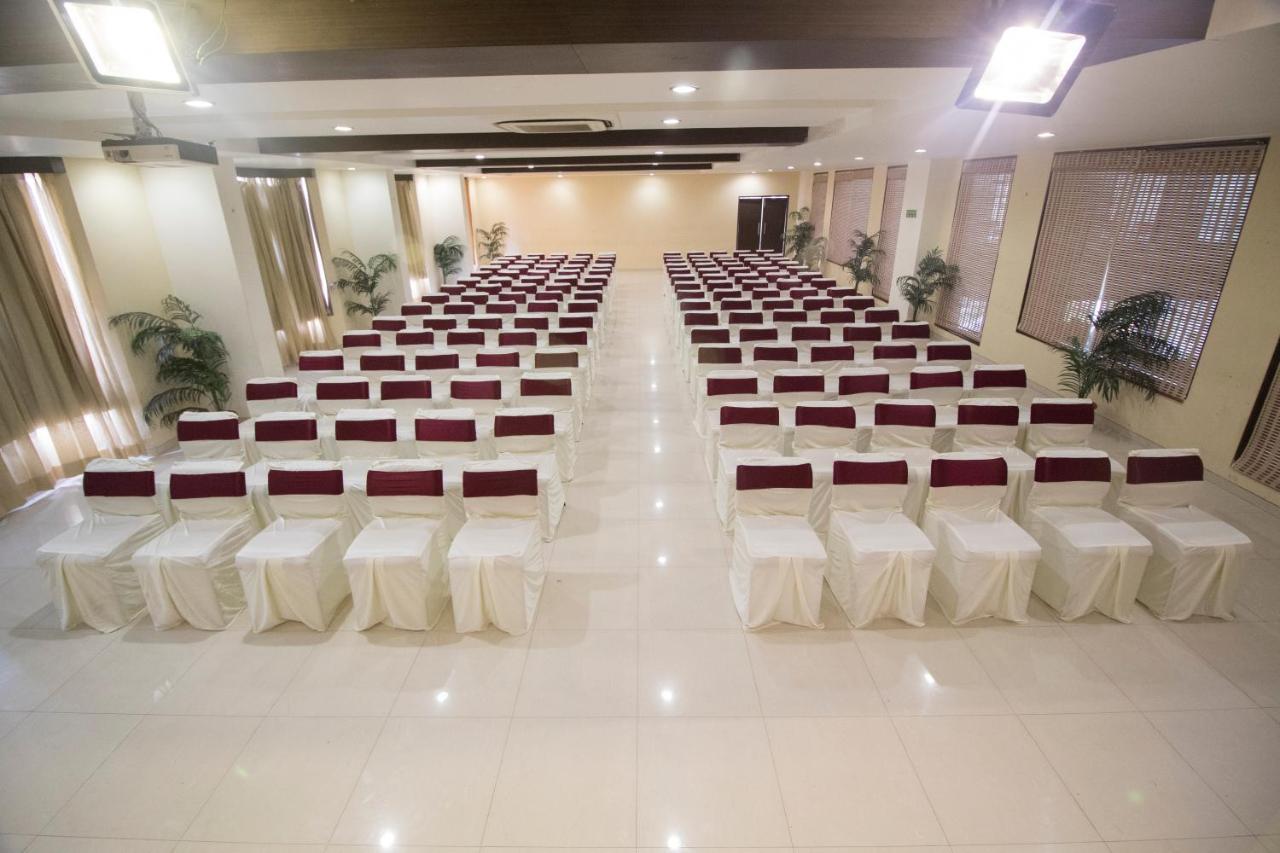 Grand Sarovar Portico, Latur Lātūr Exterior foto