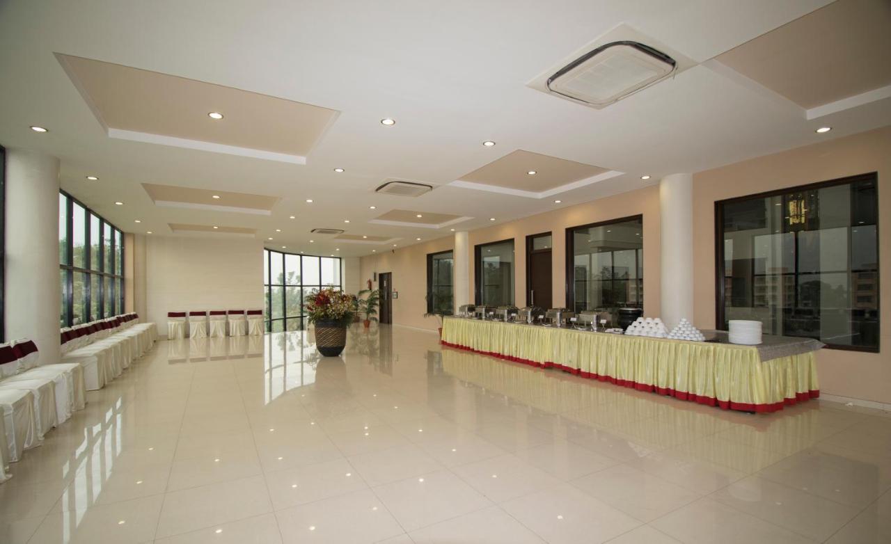 Grand Sarovar Portico, Latur Lātūr Exterior foto